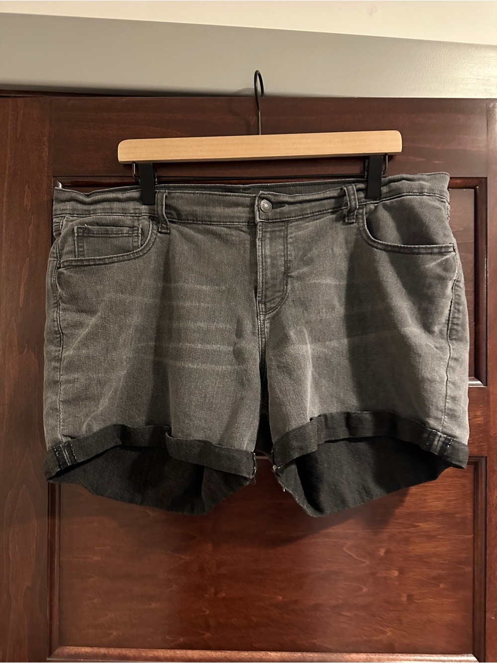 Old Navy Gray Rolled-Cuff Denim Shorts